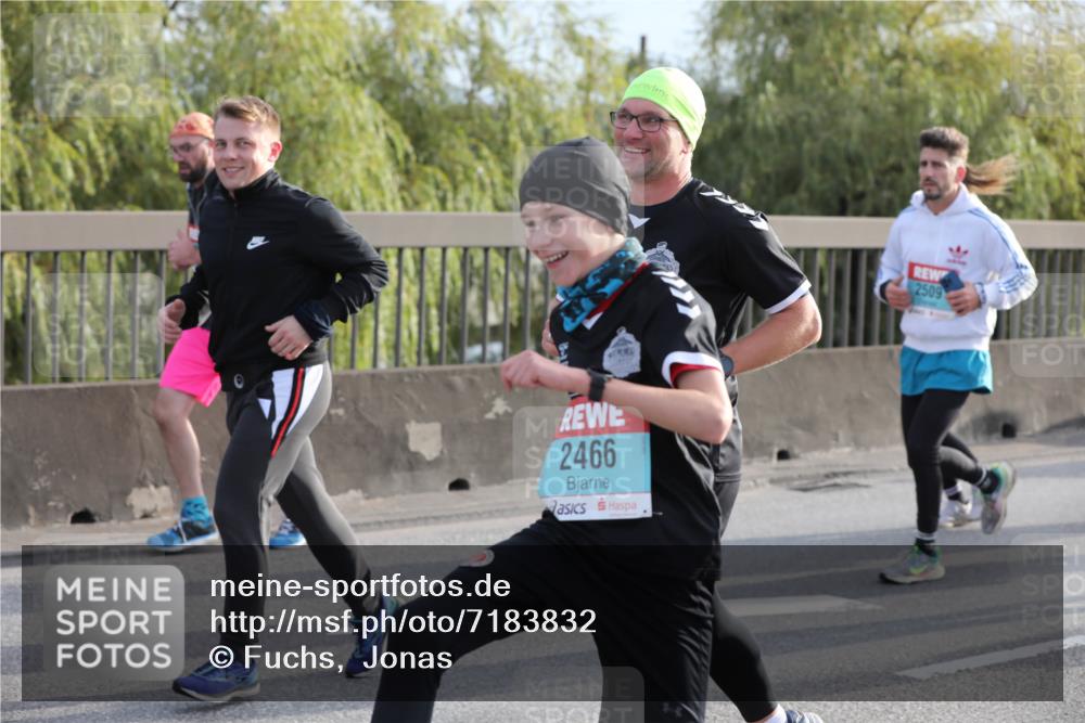 03.10.2024 - Köhlbrandbrückenlauf Fuchs,  Jonas http://msf.ph/oto/7183832 03.10.2024 09:18:26 Position 3 2466, 2509 meine-sportfotos.de