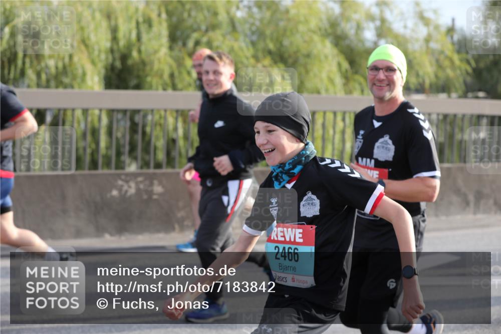 03.10.2024 - Köhlbrandbrückenlauf Fuchs,  Jonas http://msf.ph/oto/7183842 03.10.2024 09:18:26 Position 3 2466 meine-sportfotos.de