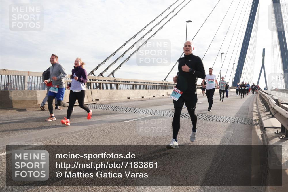 03.10.2024 - Köhlbrandbrückenlauf Matties Gatica Varas http://msf.ph/oto/7183861 03.10.2024 09:25:26 Position 2 143, 1582, 1183 meine-sportfotos.de