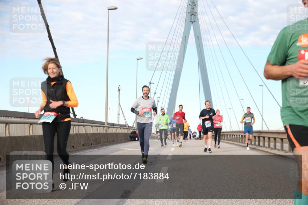 03.10.2024 - Köhlbrandbrückenlauf Jannik Wohlers http://msf.ph/oto/7183884 03.10.2024 09:43:51 Position 2 1921 meine-sportfotos.de
