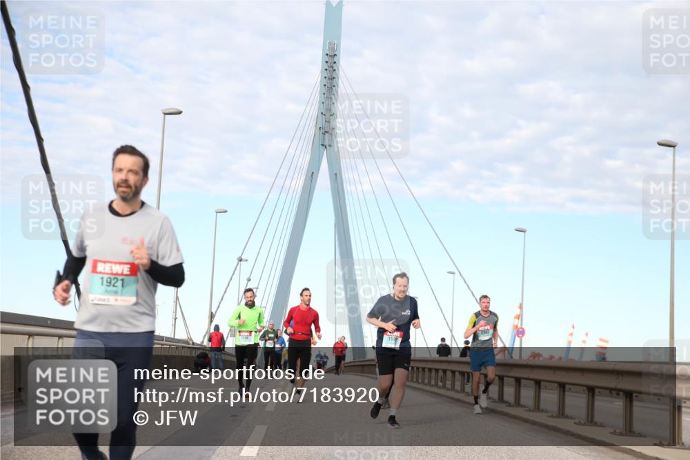 03.10.2024 - Köhlbrandbrückenlauf Jannik Wohlers http://msf.ph/oto/7183920 03.10.2024 09:43:54 Position 2 1921, 2362, 1288, 1692 meine-sportfotos.de