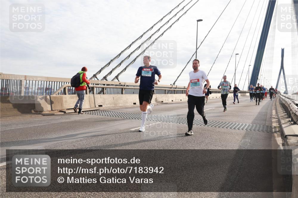 03.10.2024 - Köhlbrandbrückenlauf Matties Gatica Varas http://msf.ph/oto/7183942 03.10.2024 09:25:28 Position 2 1144, 1183 meine-sportfotos.de