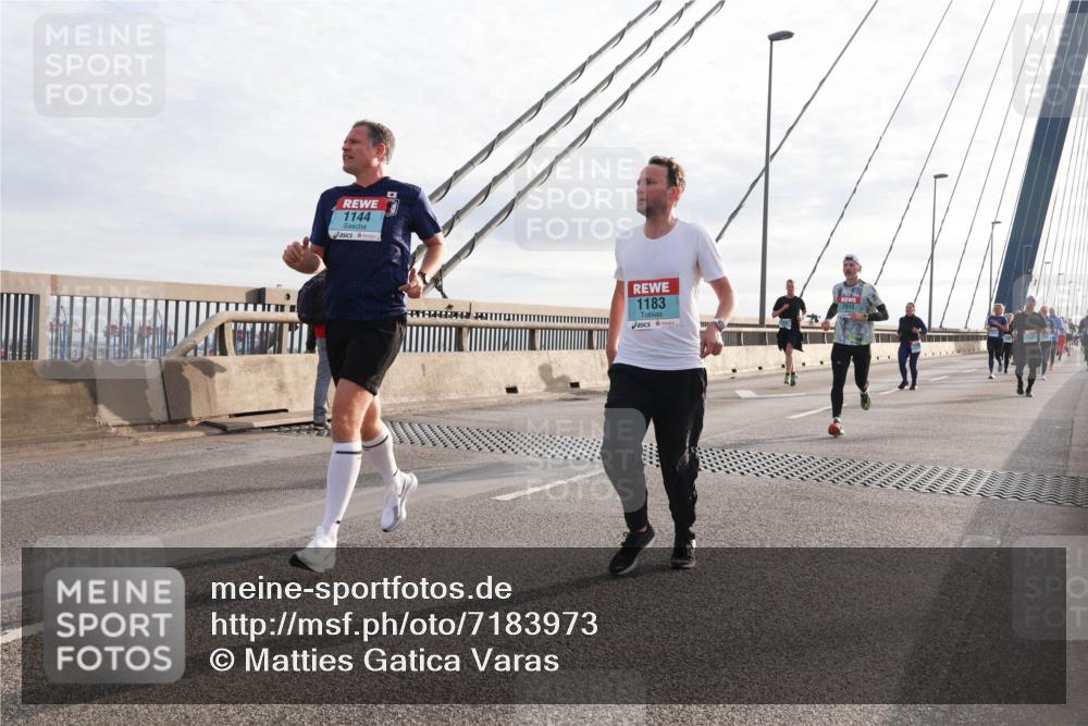 03.10.2024 - Köhlbrandbrückenlauf Matties Gatica Varas http://msf.ph/oto/7183973 03.10.2024 09:25:28 Position 2 1144, 1183, 2612 meine-sportfotos.de