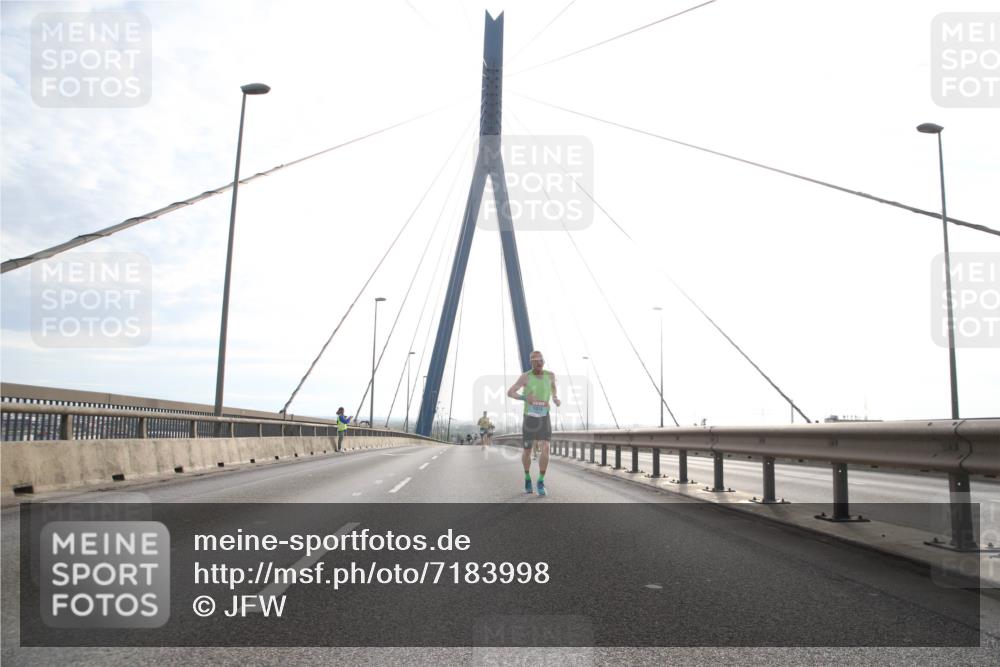 03.10.2024 - Köhlbrandbrückenlauf Jannik Wohlers http://msf.ph/oto/7183998 03.10.2024 09:17:39 Position 1  meine-sportfotos.de