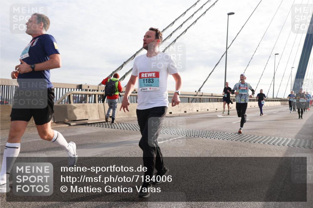 03.10.2024 - Köhlbrandbrückenlauf Matties Gatica Varas http://msf.ph/oto/7184006 03.10.2024 09:25:29 Position 2 1183, 2612 meine-sportfotos.de
