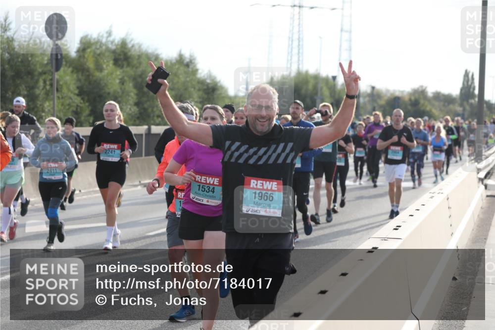 03.10.2024 - Köhlbrandbrückenlauf Fuchs,  Jonas http://msf.ph/oto/7184017 03.10.2024 09:18:34 Position 3 2411, 2241, 1534, 1966, 7964 meine-sportfotos.de