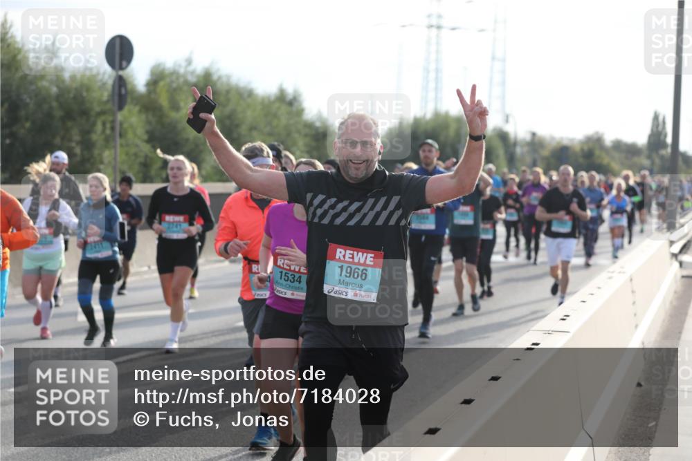 03.10.2024 - Köhlbrandbrückenlauf Fuchs,  Jonas http://msf.ph/oto/7184028 03.10.2024 09:18:34 Position 3 241, 2241, 1534, 1966, 7544 meine-sportfotos.de