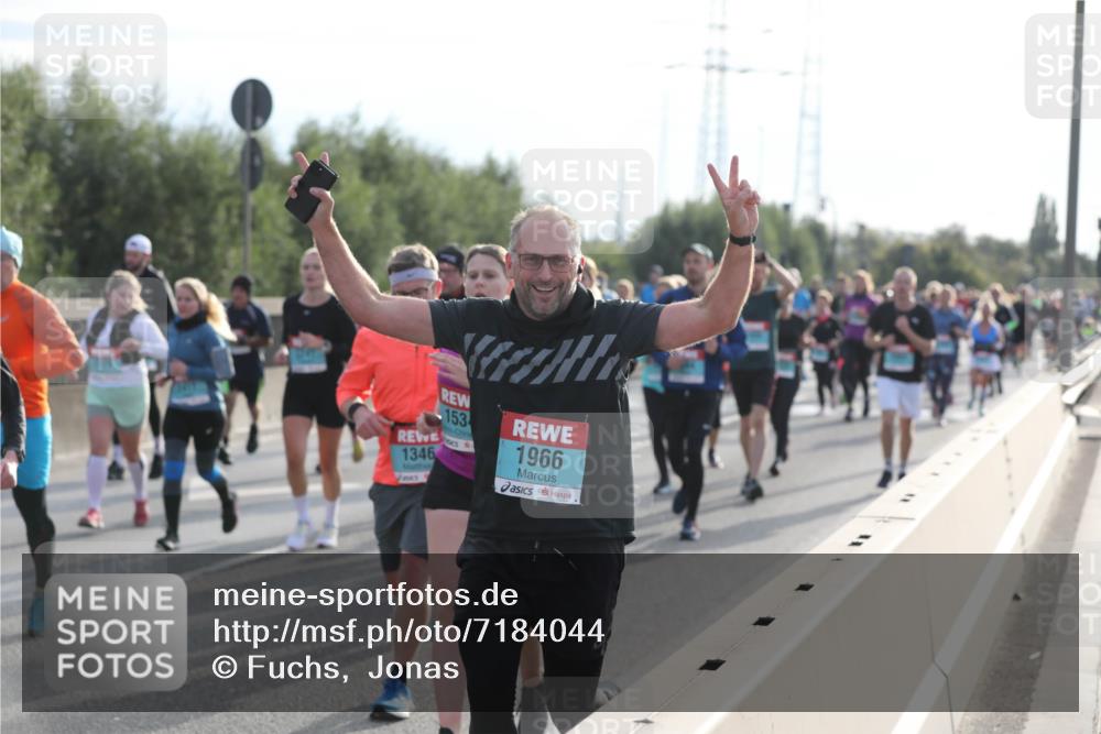 03.10.2024 - Köhlbrandbrückenlauf Fuchs,  Jonas http://msf.ph/oto/7184044 03.10.2024 09:18:34 Position 3 153, 1346, 1966 meine-sportfotos.de