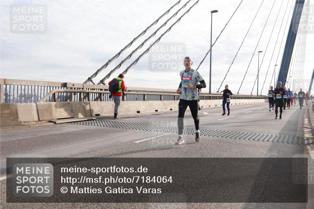 03.10.2024 - Köhlbrandbrückenlauf Matties Gatica Varas http://msf.ph/oto/7184064 03.10.2024 09:25:29 Position 2 2612 meine-sportfotos.de