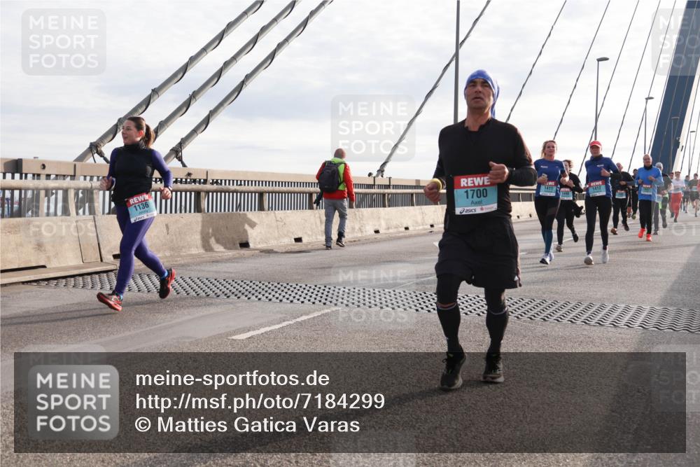 03.10.2024 - Köhlbrandbrückenlauf Matties Gatica Varas http://msf.ph/oto/7184299 03.10.2024 09:25:33 Position 2 1136, 1700, 1411, 1412 meine-sportfotos.de