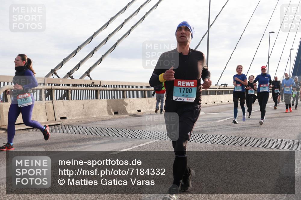 03.10.2024 - Köhlbrandbrückenlauf Matties Gatica Varas http://msf.ph/oto/7184332 03.10.2024 09:25:33 Position 2 1136, 1700, 1411, 1412, 1490 meine-sportfotos.de