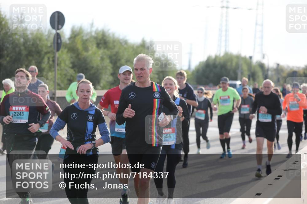 03.10.2024 - Köhlbrandbrückenlauf Fuchs,  Jonas http://msf.ph/oto/7184337 03.10.2024 09:18:49 Position 3 2248, 70, 354, 2317 meine-sportfotos.de