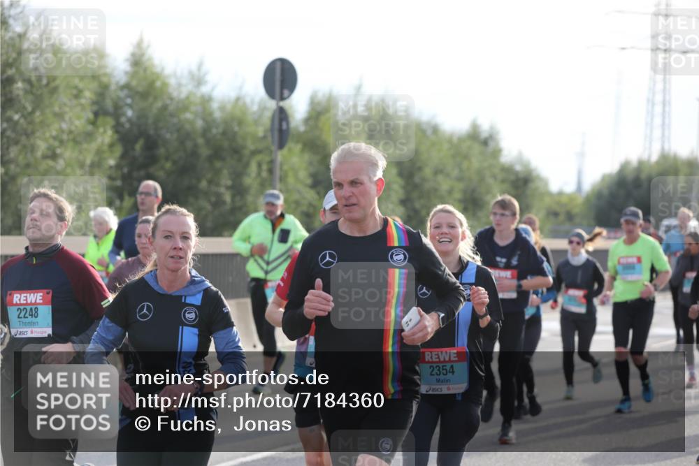 03.10.2024 - Köhlbrandbrückenlauf Fuchs,  Jonas http://msf.ph/oto/7184360 03.10.2024 09:18:50 Position 3 2248, 2354 meine-sportfotos.de