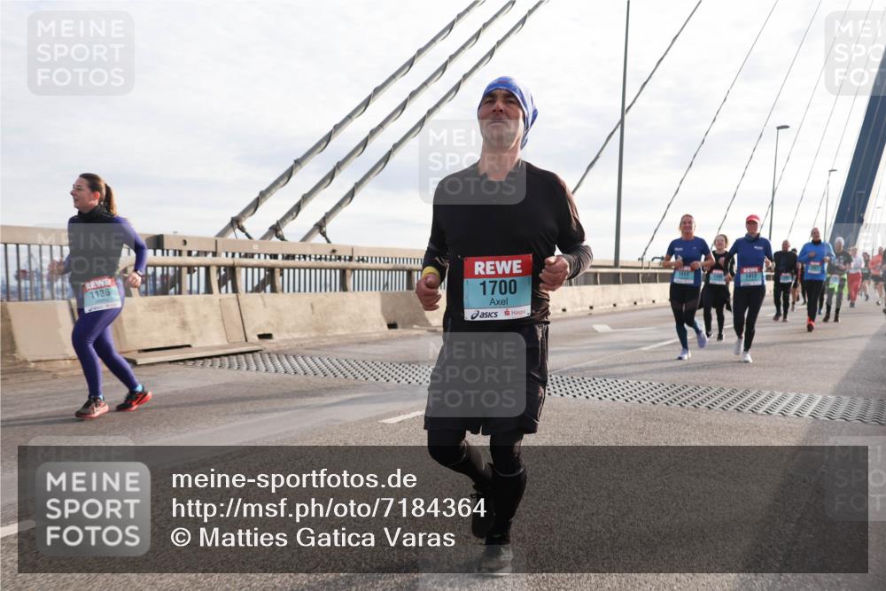 03.10.2024 - Köhlbrandbrückenlauf Matties Gatica Varas http://msf.ph/oto/7184364 03.10.2024 09:25:33 Position 2 1136, 1700, 1411, 1412 meine-sportfotos.de