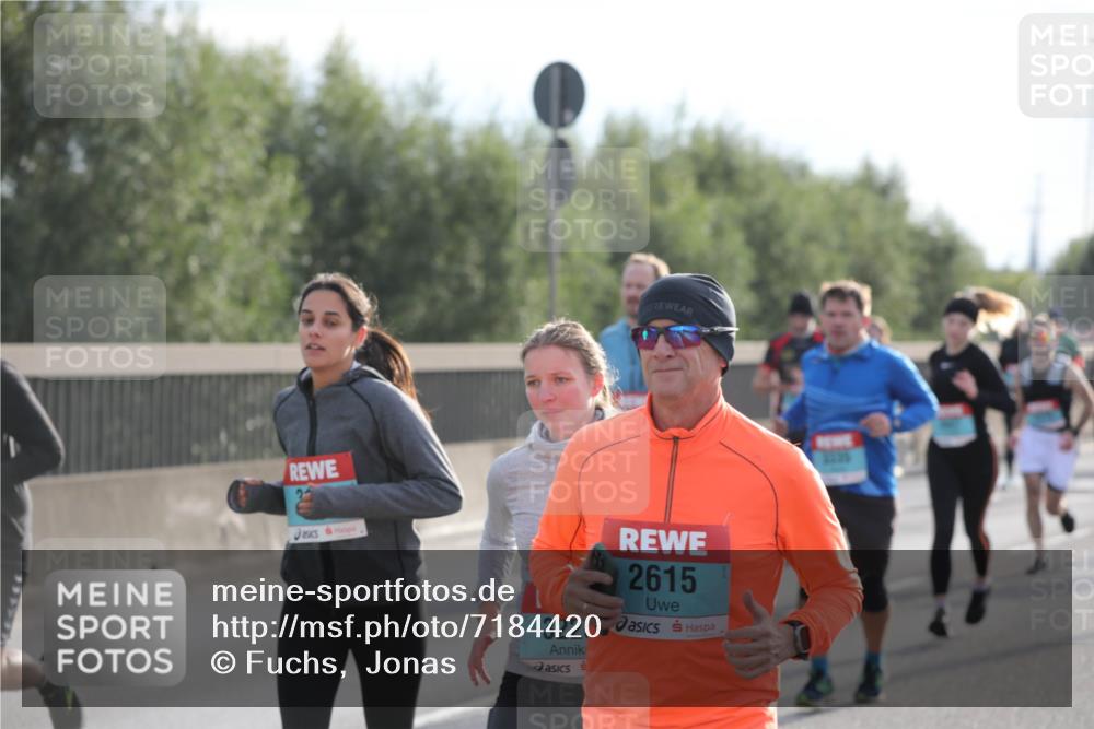 03.10.2024 - Köhlbrandbrückenlauf Fuchs,  Jonas http://msf.ph/oto/7184420 03.10.2024 09:18:55 Position 3 2615, 322 meine-sportfotos.de