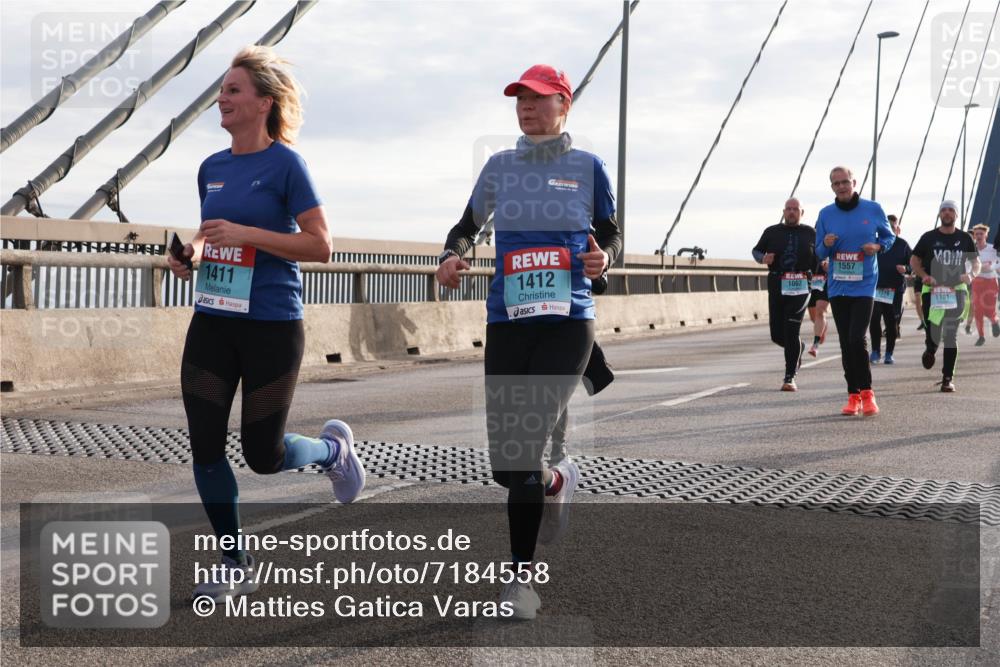 03.10.2024 - Köhlbrandbrückenlauf Matties Gatica Varas http://msf.ph/oto/7184558 03.10.2024 09:25:35 Position 2 1411, 1412, 1062, 1557, 1101 meine-sportfotos.de