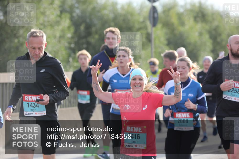 03.10.2024 - Köhlbrandbrückenlauf Fuchs,  Jonas http://msf.ph/oto/7184658 03.10.2024 09:19:07 Position 3 1434, 2416, 2008, 2258 meine-sportfotos.de