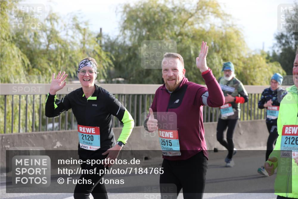 03.10.2024 - Köhlbrandbrückenlauf Fuchs,  Jonas http://msf.ph/oto/7184765 03.10.2024 09:19:24 Position 3 2120, 2515, 2005, 2126 meine-sportfotos.de