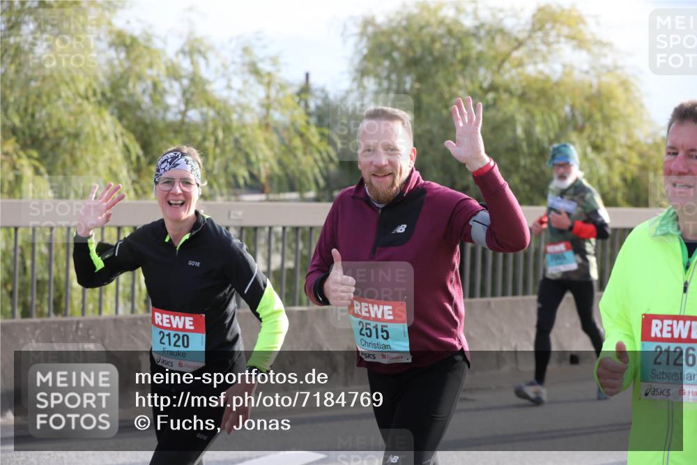 03.10.2024 - Köhlbrandbrückenlauf Fuchs,  Jonas http://msf.ph/oto/7184769 03.10.2024 09:19:24 Position 3 2120, 2515, 2126 meine-sportfotos.de