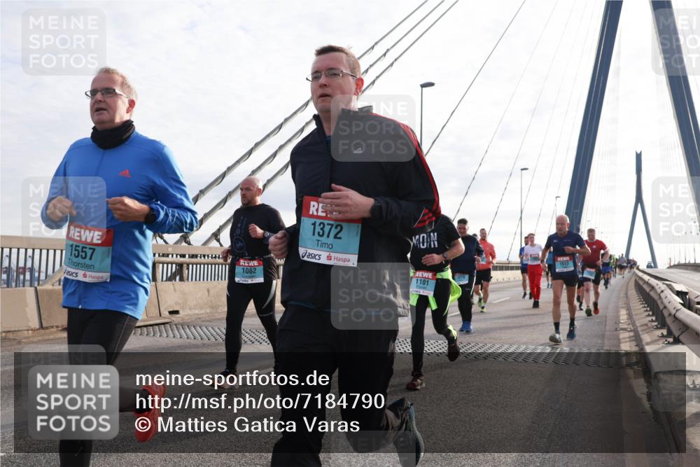 03.10.2024 - Köhlbrandbrückenlauf Matties Gatica Varas http://msf.ph/oto/7184790 03.10.2024 09:25:38 Position 2 1557, 1062, 1372, 1101, 1613 meine-sportfotos.de