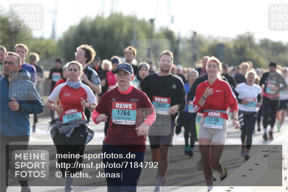 03.10.2024 - Köhlbrandbrückenlauf Fuchs,  Jonas http://msf.ph/oto/7184792 03.10.2024 09:19:26 Position 3 30, 3361, 1764, 1803, 1739 meine-sportfotos.de