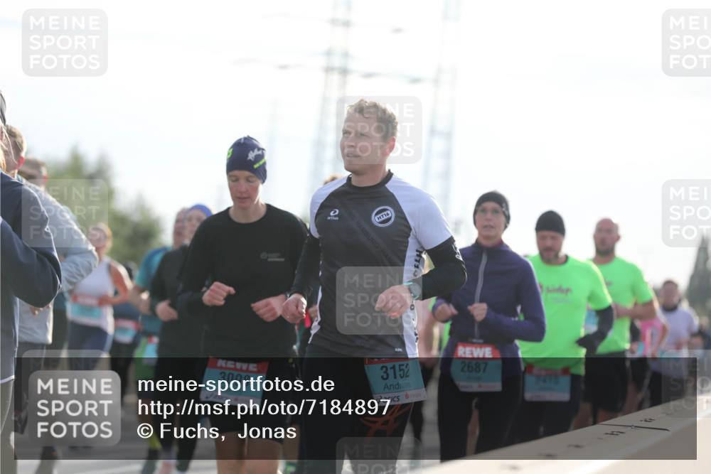 03.10.2024 - Köhlbrandbrückenlauf Fuchs,  Jonas http://msf.ph/oto/7184897 03.10.2024 09:19:40 Position 3 16, 3098, 3152, 2687 meine-sportfotos.de