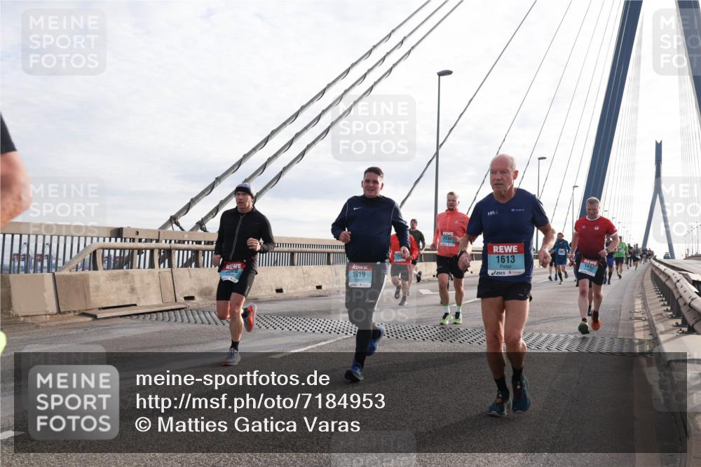 03.10.2024 - Köhlbrandbrückenlauf Matties Gatica Varas http://msf.ph/oto/7184953 03.10.2024 09:25:40 Position 2 1519, 2230, 1613, 1697 meine-sportfotos.de