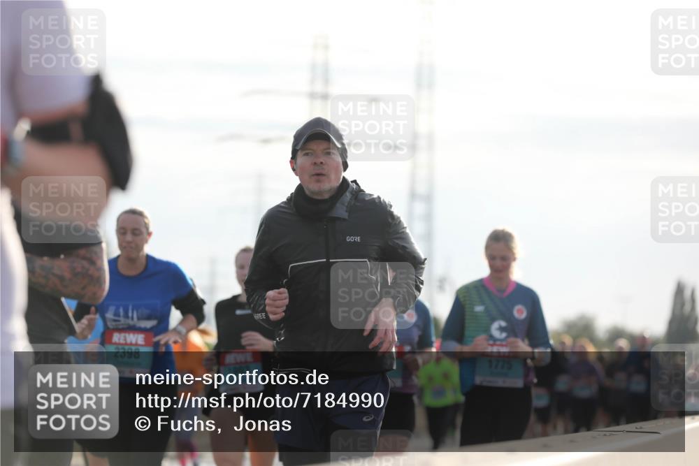 03.10.2024 - Köhlbrandbrückenlauf Fuchs,  Jonas http://msf.ph/oto/7184990 03.10.2024 09:19:50 Position 3 2398, 1993, 1775 meine-sportfotos.de