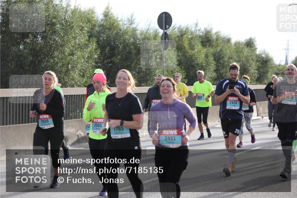 03.10.2024 - Köhlbrandbrückenlauf Fuchs,  Jonas http://msf.ph/oto/7185135 03.10.2024 09:20:01 Position 3 2920, 2505, 2249, 2646, 20, 2424, 1765, 3491, 29 meine-sportfotos.de