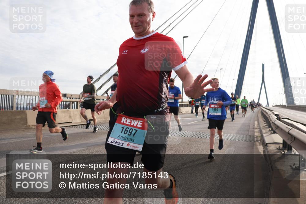 03.10.2024 - Köhlbrandbrückenlauf Matties Gatica Varas http://msf.ph/oto/7185143 03.10.2024 09:25:42 Position 2 1299, 1697, 1999 meine-sportfotos.de