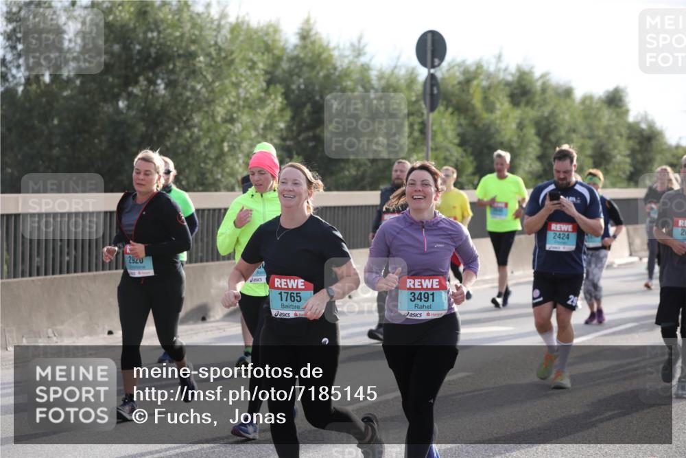 03.10.2024 - Köhlbrandbrückenlauf Fuchs,  Jonas http://msf.ph/oto/7185145 03.10.2024 09:20:01 Position 3 2920, 2424, 1765, 3491 meine-sportfotos.de