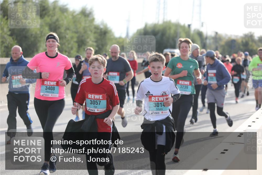 03.10.2024 - Köhlbrandbrückenlauf Fuchs,  Jonas http://msf.ph/oto/7185243 03.10.2024 09:20:11 Position 3 210, 3408, 3057, 2900, 3014, 3239 meine-sportfotos.de