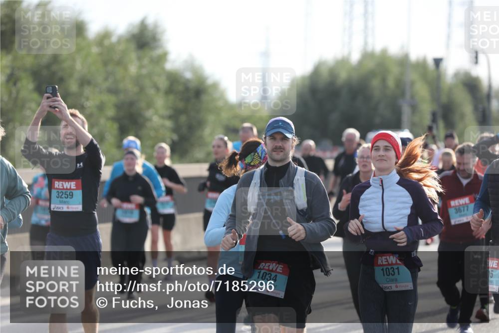 03.10.2024 - Köhlbrandbrückenlauf Fuchs,  Jonas http://msf.ph/oto/7185296 03.10.2024 09:20:20 Position 3 3259, 3677, 1034, 1031, 231, 15 meine-sportfotos.de