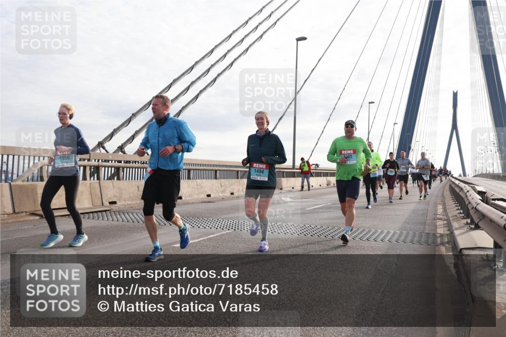 03.10.2024 - Köhlbrandbrückenlauf Matties Gatica Varas http://msf.ph/oto/7185458 03.10.2024 09:25:46 Position 2 1950, 1494, 1585 meine-sportfotos.de