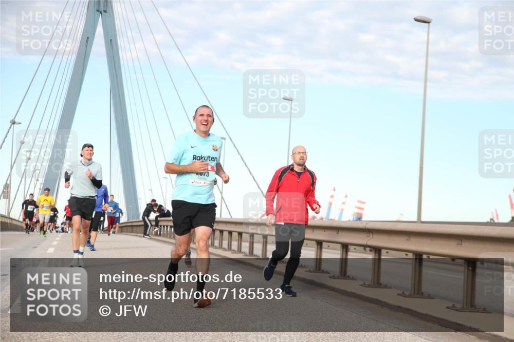 03.10.2024 - Köhlbrandbrückenlauf Jannik Wohlers http://msf.ph/oto/7185533 03.10.2024 09:44:05 Position 2 2073 meine-sportfotos.de