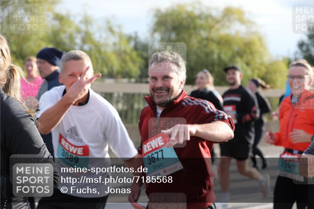 03.10.2024 - Köhlbrandbrückenlauf Fuchs,  Jonas http://msf.ph/oto/7185568 03.10.2024 09:20:28 Position 3 3089, 3677, 2269 meine-sportfotos.de