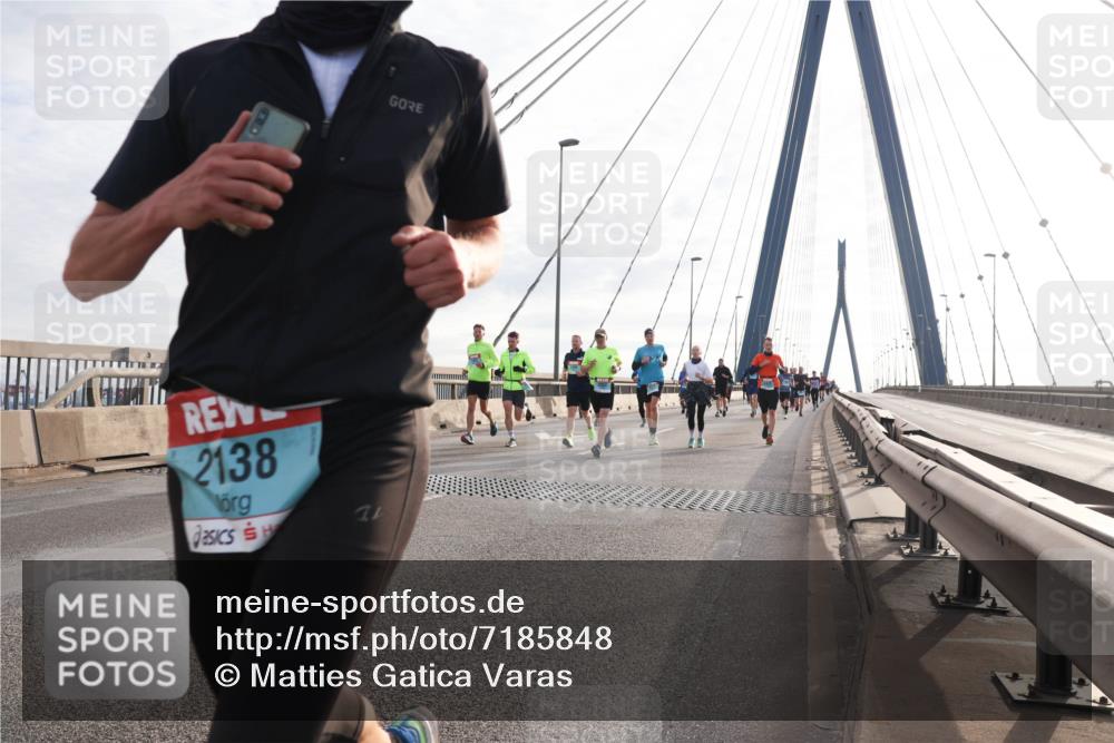03.10.2024 - Köhlbrandbrückenlauf Matties Gatica Varas http://msf.ph/oto/7185848 03.10.2024 09:25:53 Position 2 2138, 74 meine-sportfotos.de