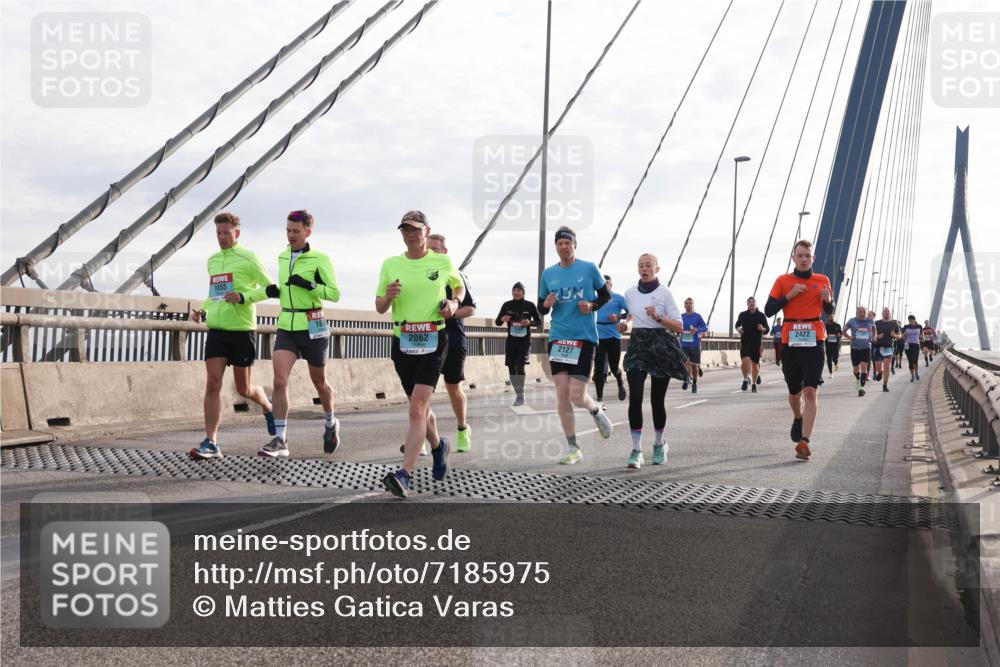 03.10.2024 - Köhlbrandbrückenlauf Matties Gatica Varas http://msf.ph/oto/7185975 03.10.2024 09:25:54 Position 2 1655, 2062, 2127, 2422 meine-sportfotos.de