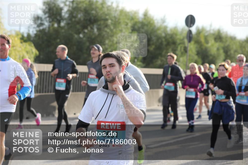 03.10.2024 - Köhlbrandbrückenlauf Fuchs,  Jonas http://msf.ph/oto/7186003 03.10.2024 09:20:48 Position 3 3681 meine-sportfotos.de