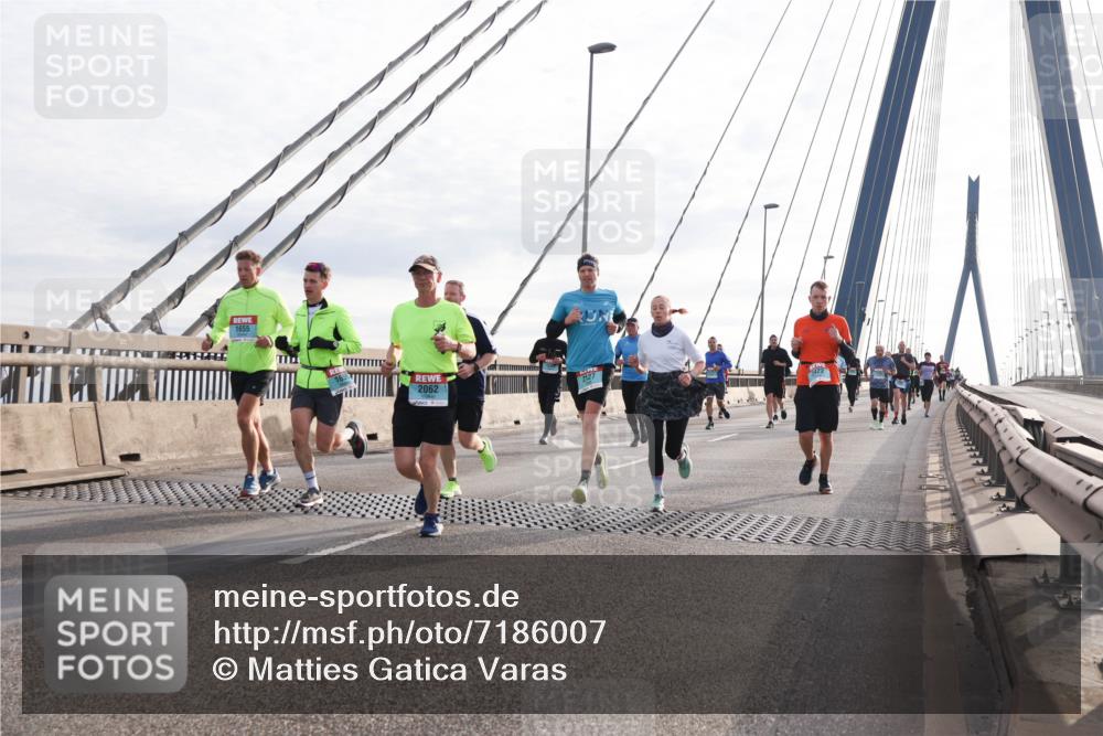 03.10.2024 - Köhlbrandbrückenlauf Matties Gatica Varas http://msf.ph/oto/7186007 03.10.2024 09:25:54 Position 2 1655, 2062, 2127 meine-sportfotos.de
