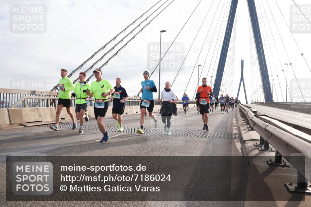 03.10.2024 - Köhlbrandbrückenlauf Matties Gatica Varas http://msf.ph/oto/7186024 03.10.2024 09:25:55 Position 2 1409, 2127, 2062, 2422 meine-sportfotos.de