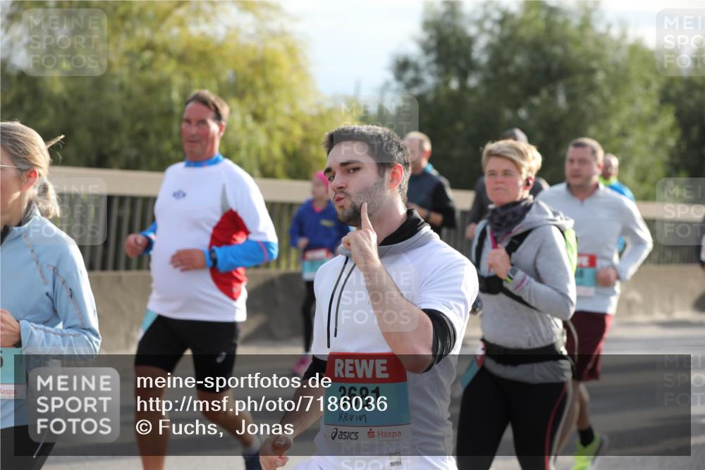 03.10.2024 - Köhlbrandbrückenlauf Fuchs,  Jonas http://msf.ph/oto/7186036 03.10.2024 09:20:48 Position 3 3681 meine-sportfotos.de