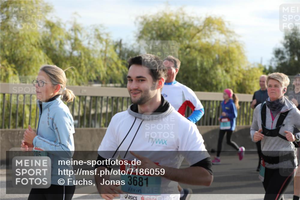 03.10.2024 - Köhlbrandbrückenlauf Fuchs,  Jonas http://msf.ph/oto/7186059 03.10.2024 09:20:49 Position 3 205, 3681 meine-sportfotos.de