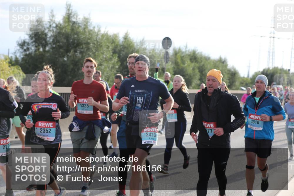 03.10.2024 - Köhlbrandbrückenlauf Fuchs,  Jonas http://msf.ph/oto/7186156 03.10.2024 09:20:52 Position 3 277, 2352, 1328, 2413, 2911, 277, 3310, 34 meine-sportfotos.de