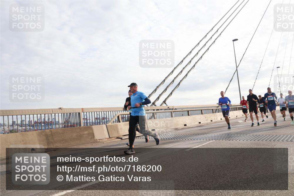 03.10.2024 - Köhlbrandbrückenlauf Matties Gatica Varas http://msf.ph/oto/7186200 03.10.2024 09:25:58 Position 2  meine-sportfotos.de