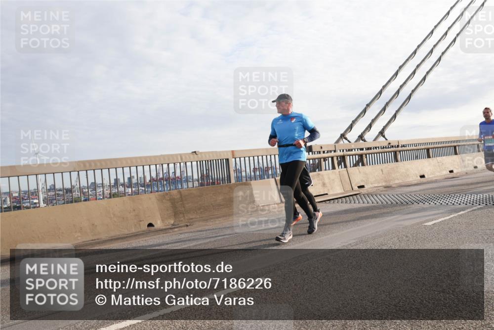 03.10.2024 - Köhlbrandbrückenlauf Matties Gatica Varas http://msf.ph/oto/7186226 03.10.2024 09:25:58 Position 2  meine-sportfotos.de