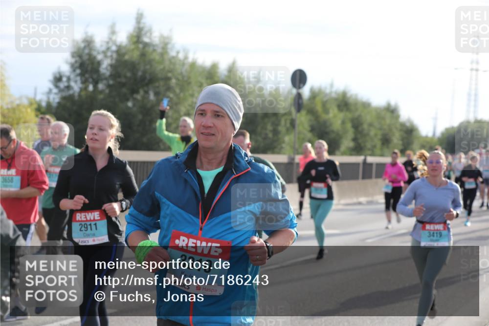 03.10.2024 - Köhlbrandbrückenlauf Fuchs,  Jonas http://msf.ph/oto/7186243 03.10.2024 09:20:54 Position 3 3658, 2911, 3310, 3419 meine-sportfotos.de