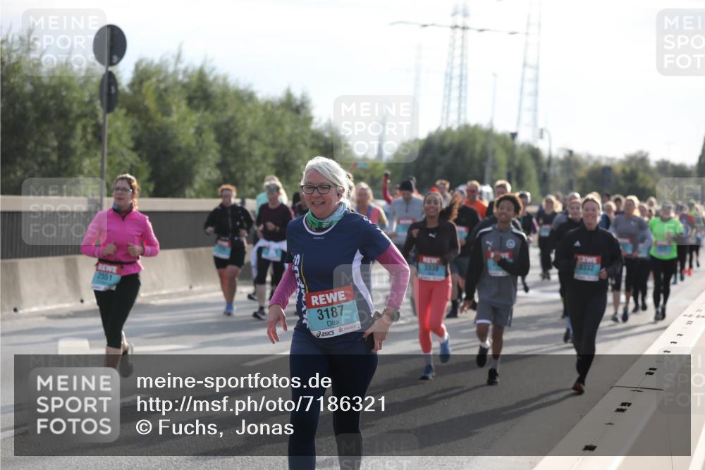 03.10.2024 - Köhlbrandbrückenlauf Fuchs,  Jonas http://msf.ph/oto/7186321 03.10.2024 09:20:57 Position 3 2551, 3187, 3330, 3332 meine-sportfotos.de