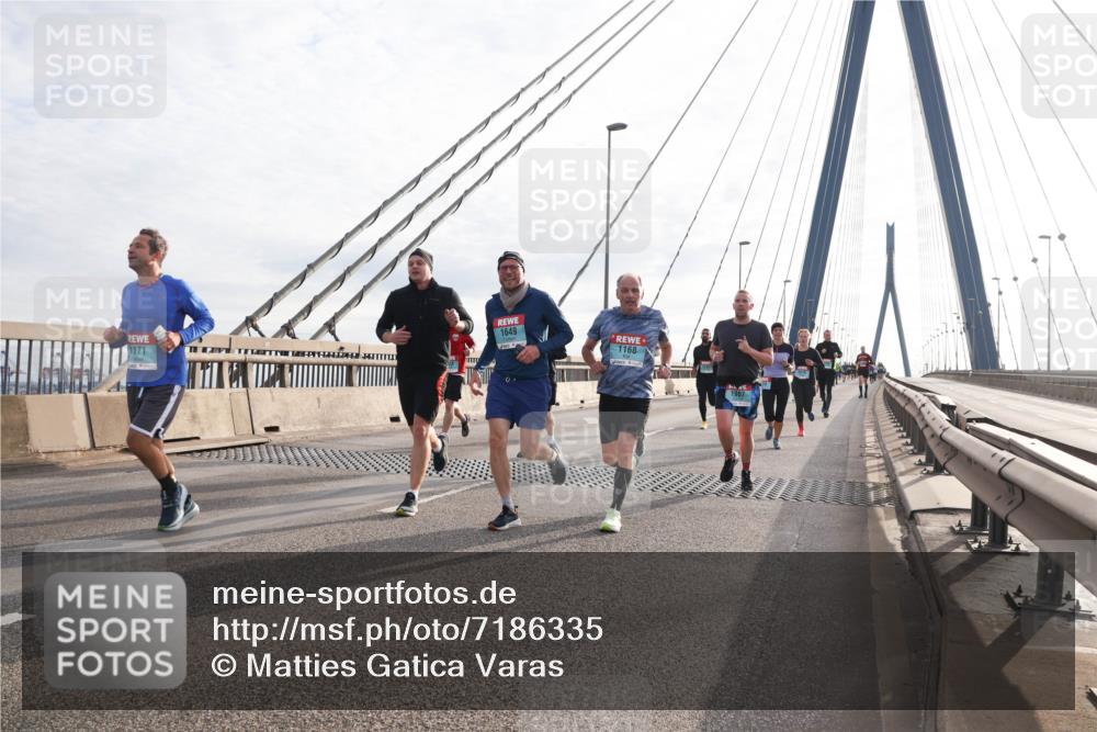 03.10.2024 - Köhlbrandbrückenlauf Matties Gatica Varas http://msf.ph/oto/7186335 03.10.2024 09:26:00 Position 2 1649, 1171, 1168, 1907 meine-sportfotos.de