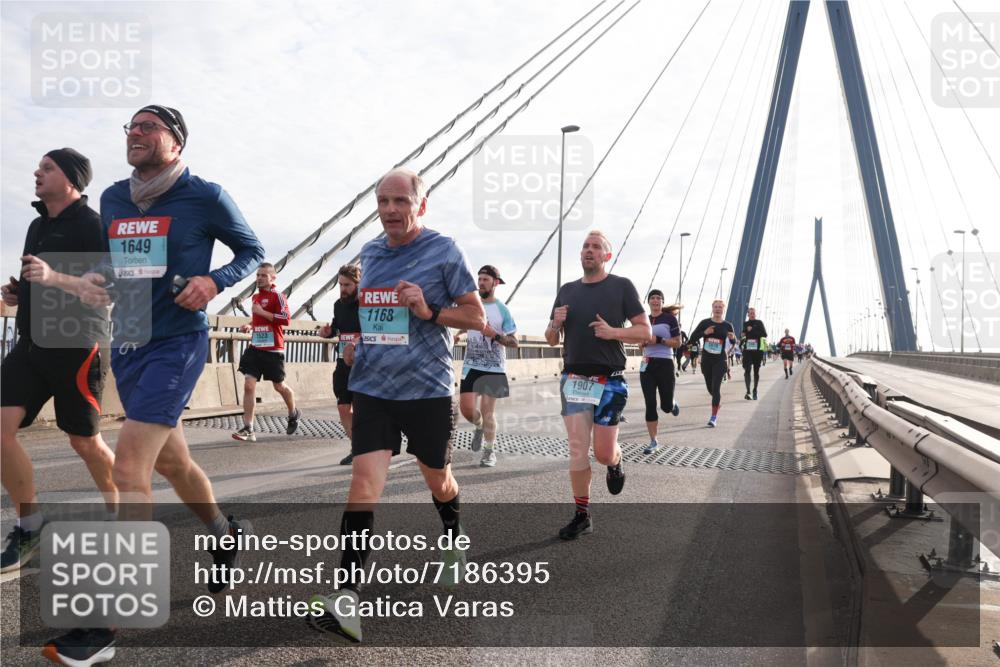 03.10.2024 - Köhlbrandbrückenlauf Matties Gatica Varas http://msf.ph/oto/7186395 03.10.2024 09:26:01 Position 2 1649, 1523, 1168, 1907 meine-sportfotos.de